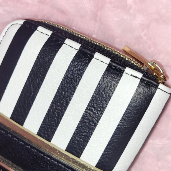 Nightmare Before Christmas Zip-Around Wallet. - Picture 16 of 16